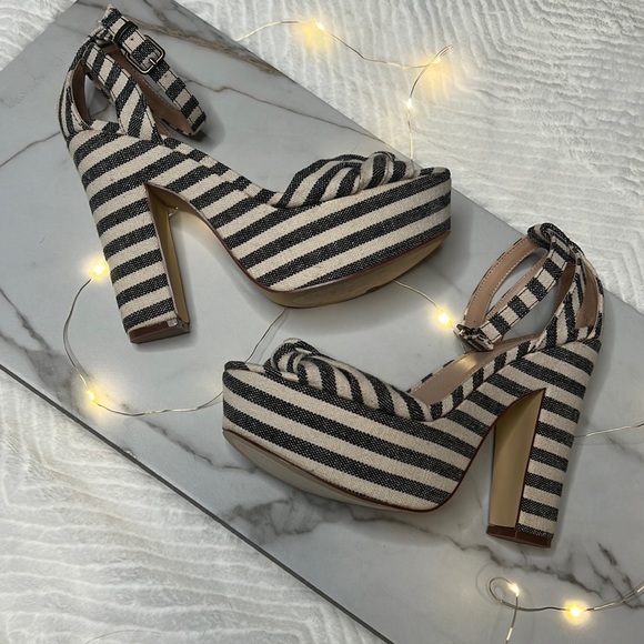 JustFab Lawren Wide Width Striped Platform Sandal - Size 10 - Picture 5 of 14